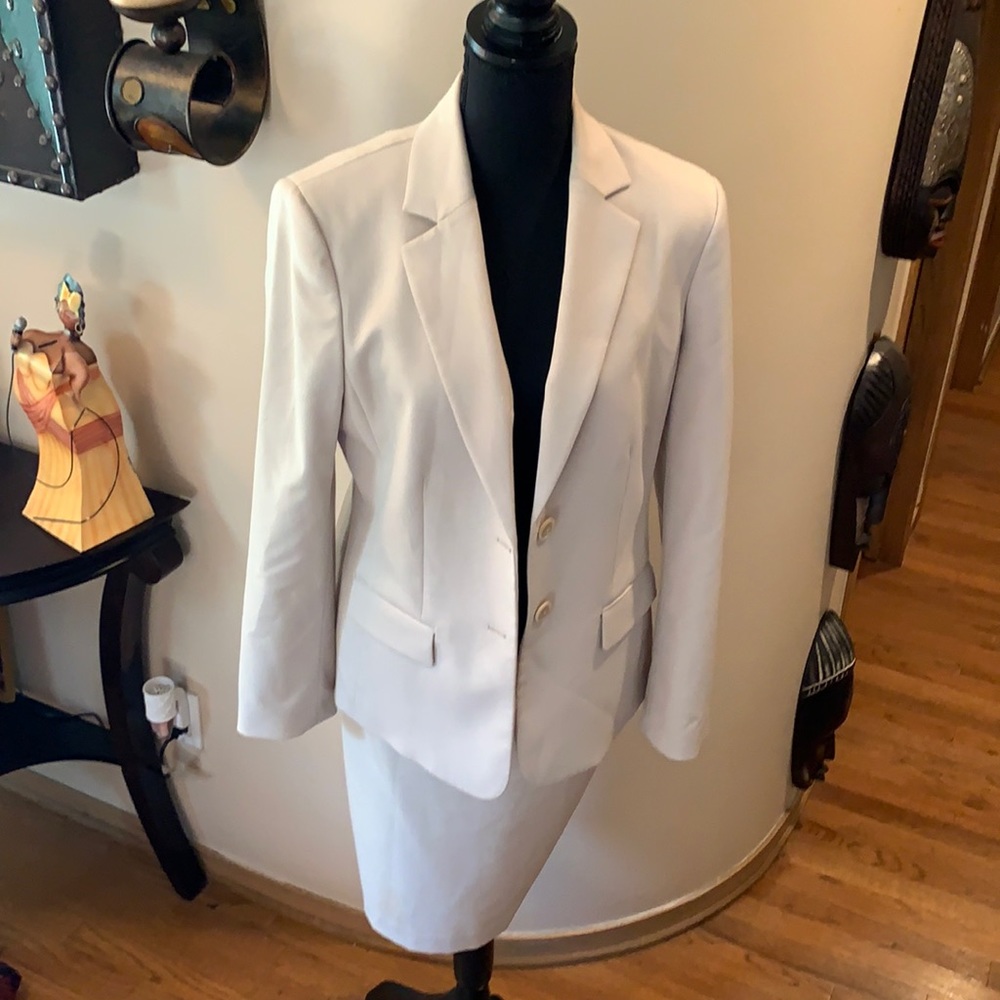 Anne Klein Sz10 Skirt and Jacket Suit